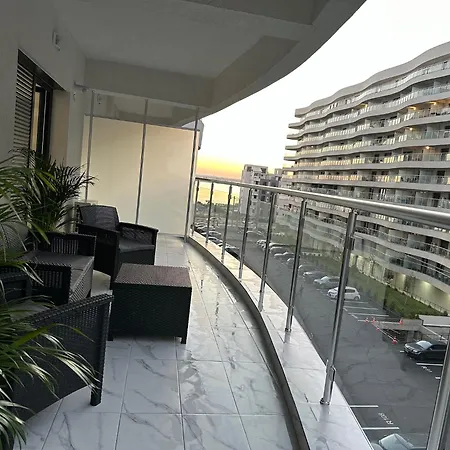 Eer * Mamaia